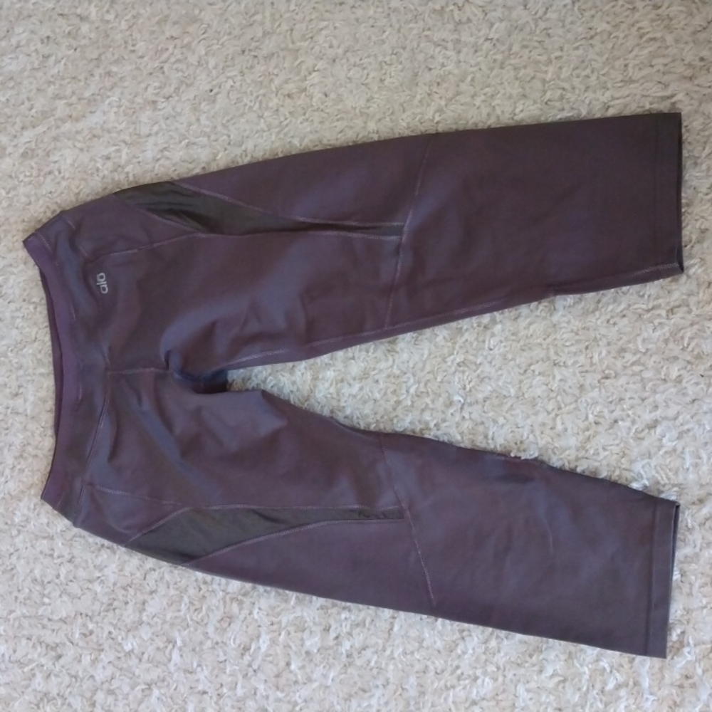 Alo Cropped Leggings.